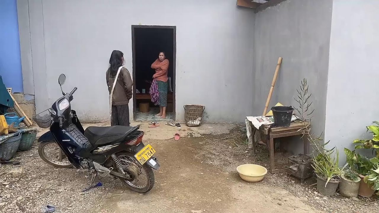 中国姐夫出钱出力帮助老挝二姨妹盖房子，终于砌好砖了#老挝 #海外生活 #跨国家庭日常