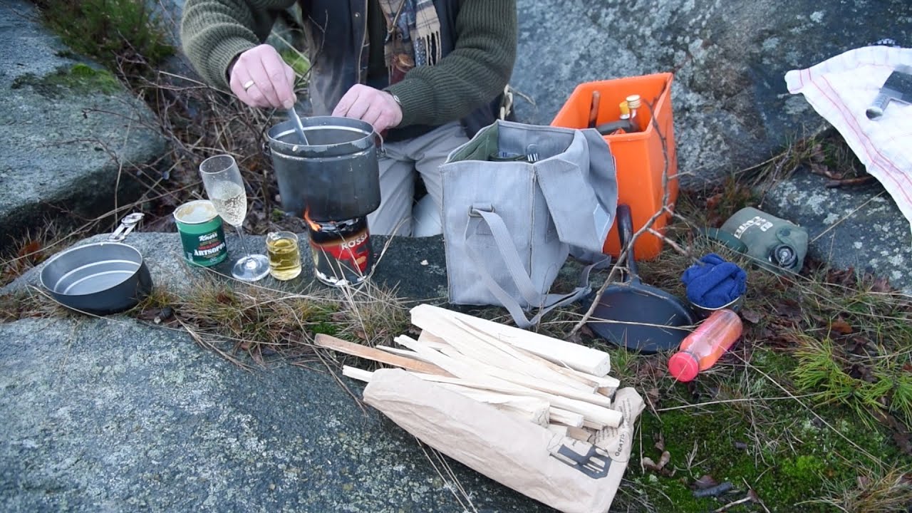 Cooking on the Swedish M40 messkit   HD 1080p