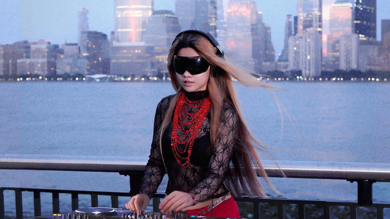 Roksana - New York City Sunset Live DJ Mix 2025 [Melodic Techno & Progressive House]