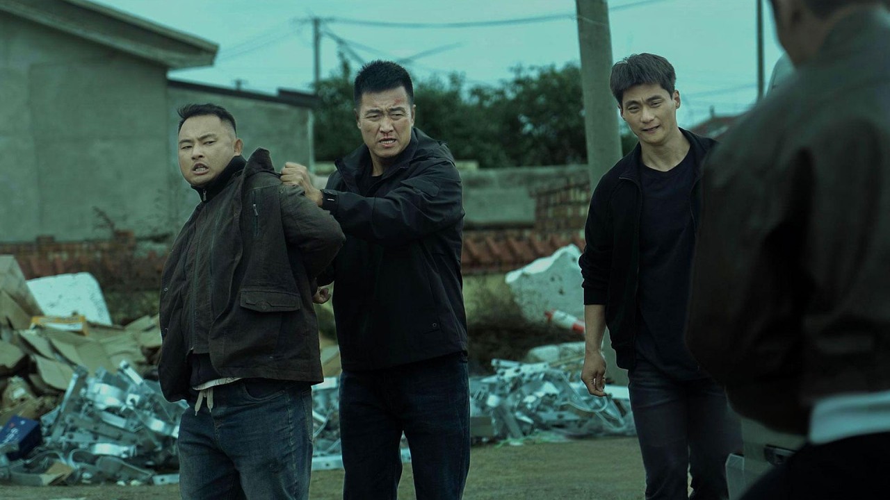 棺椁里惊现一具无名骸骨，警方通过帮凶的自首，竟找到幕后真凶，悬疑片