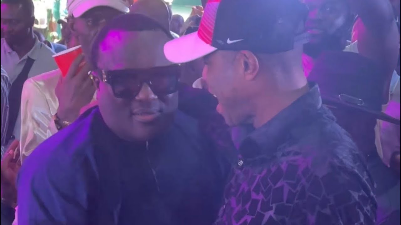 SAHEED OSUPA AND TAFA SEGO HUG EACH OTHER AS THEY UNITE AT PASUMA 40 YEARS ON STAGE