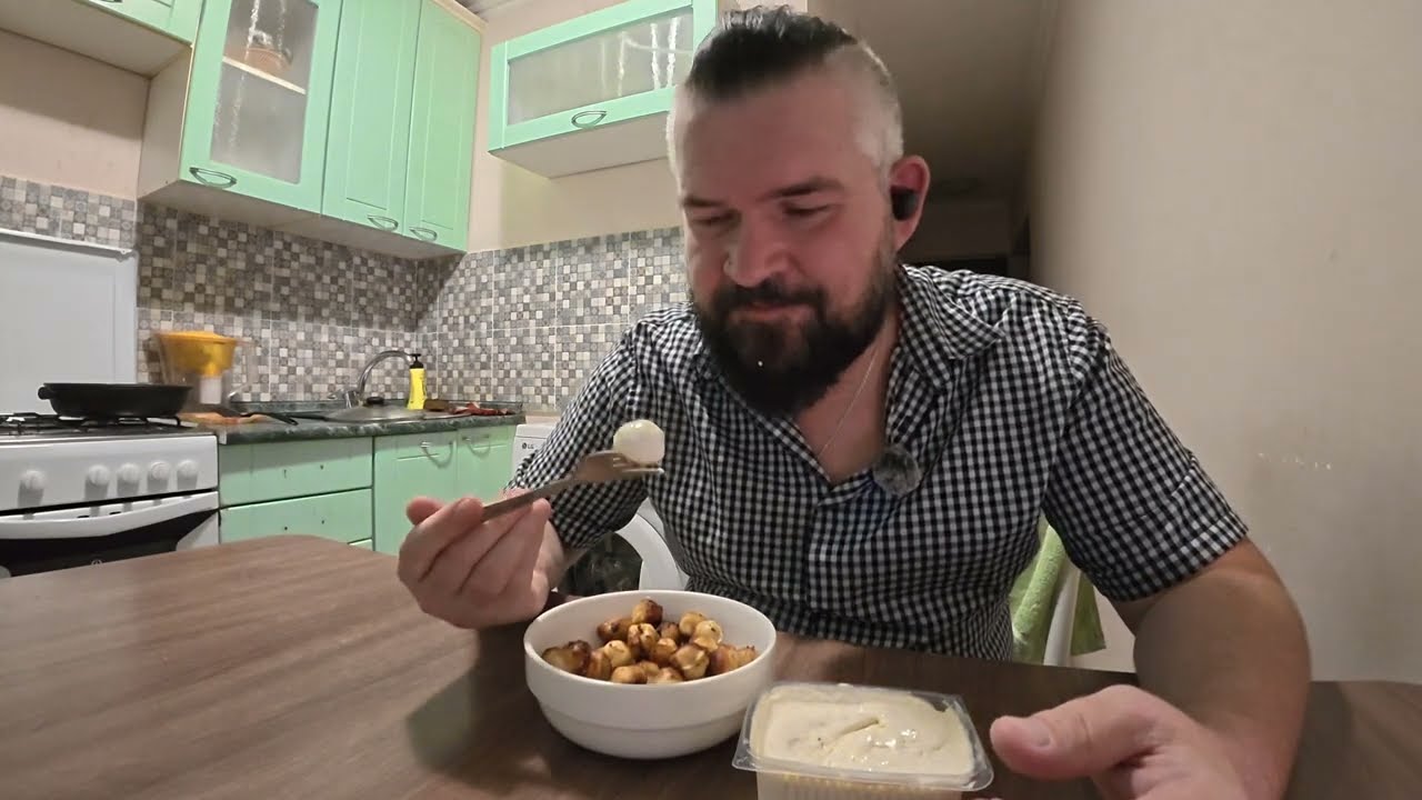 Хрустящие пельмени с чесноком и сметаной. На сковороде. 