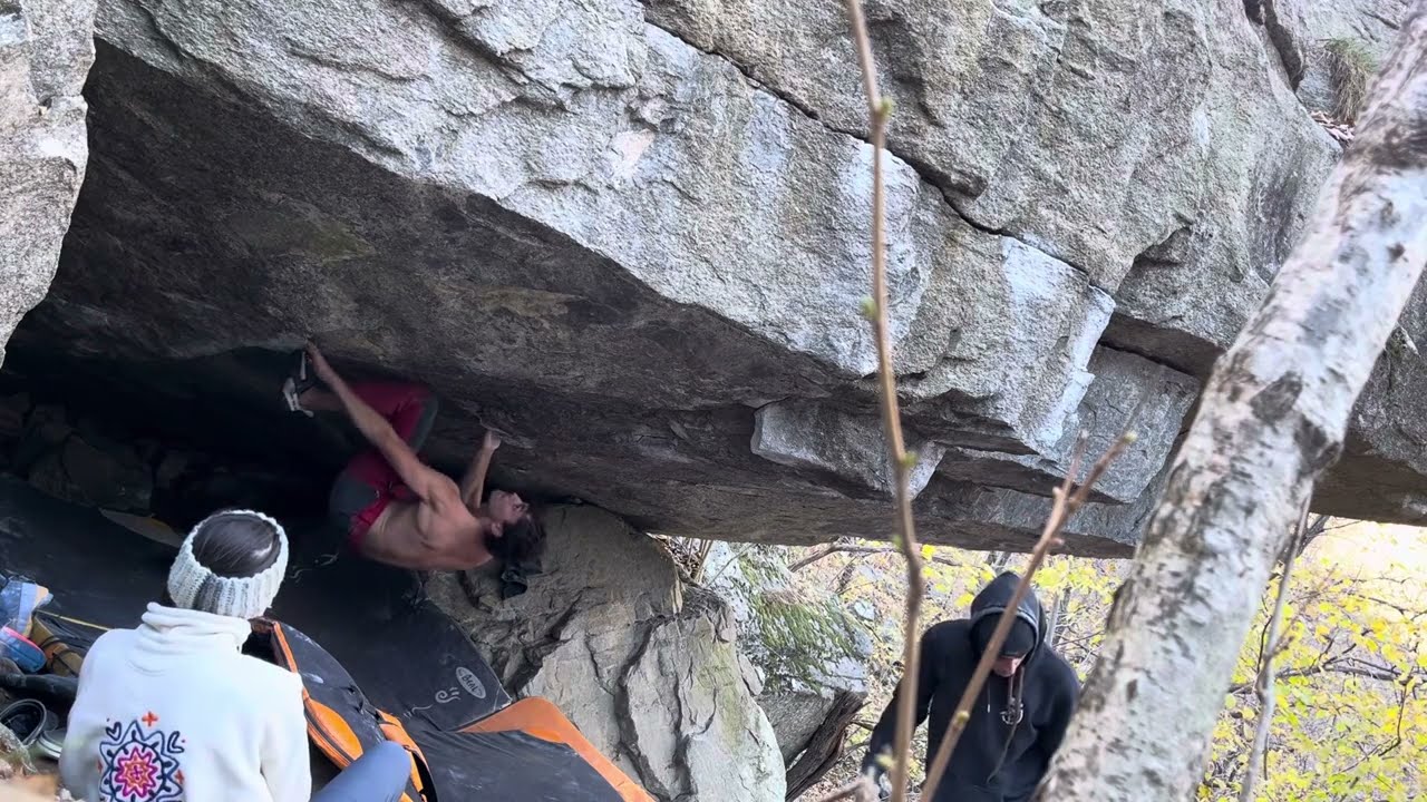 Willenberg Dach 8A 🔥 Boulder Chironico🇨🇭