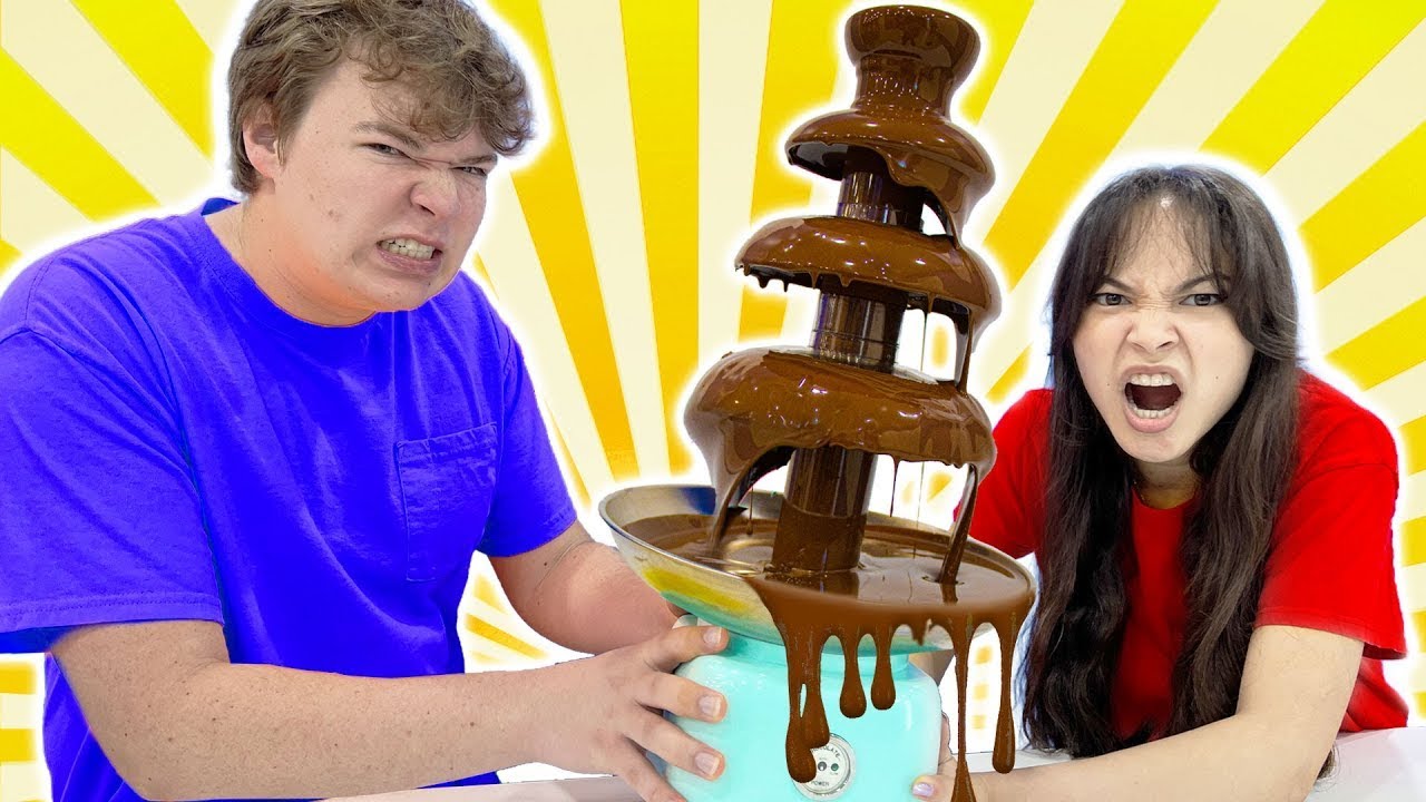 RETO DE COMIDA DE FONDUE DE CHOCOLATE LOCO | EL &Uacute;LTIMO EN DEJAR DE COMER EN 24 HORAS GANA POR SWE...