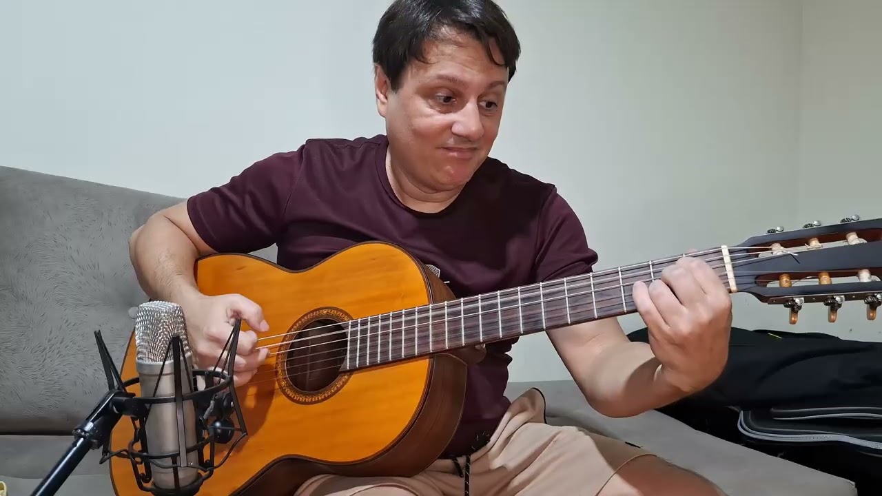 Músico raiz. Violão de náilon.