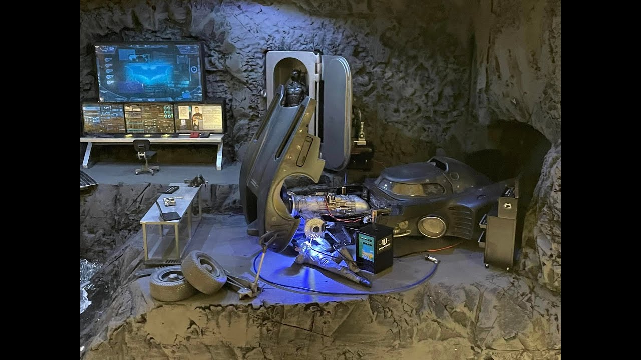 Bat Cave garage 1/25 scale diorama build.