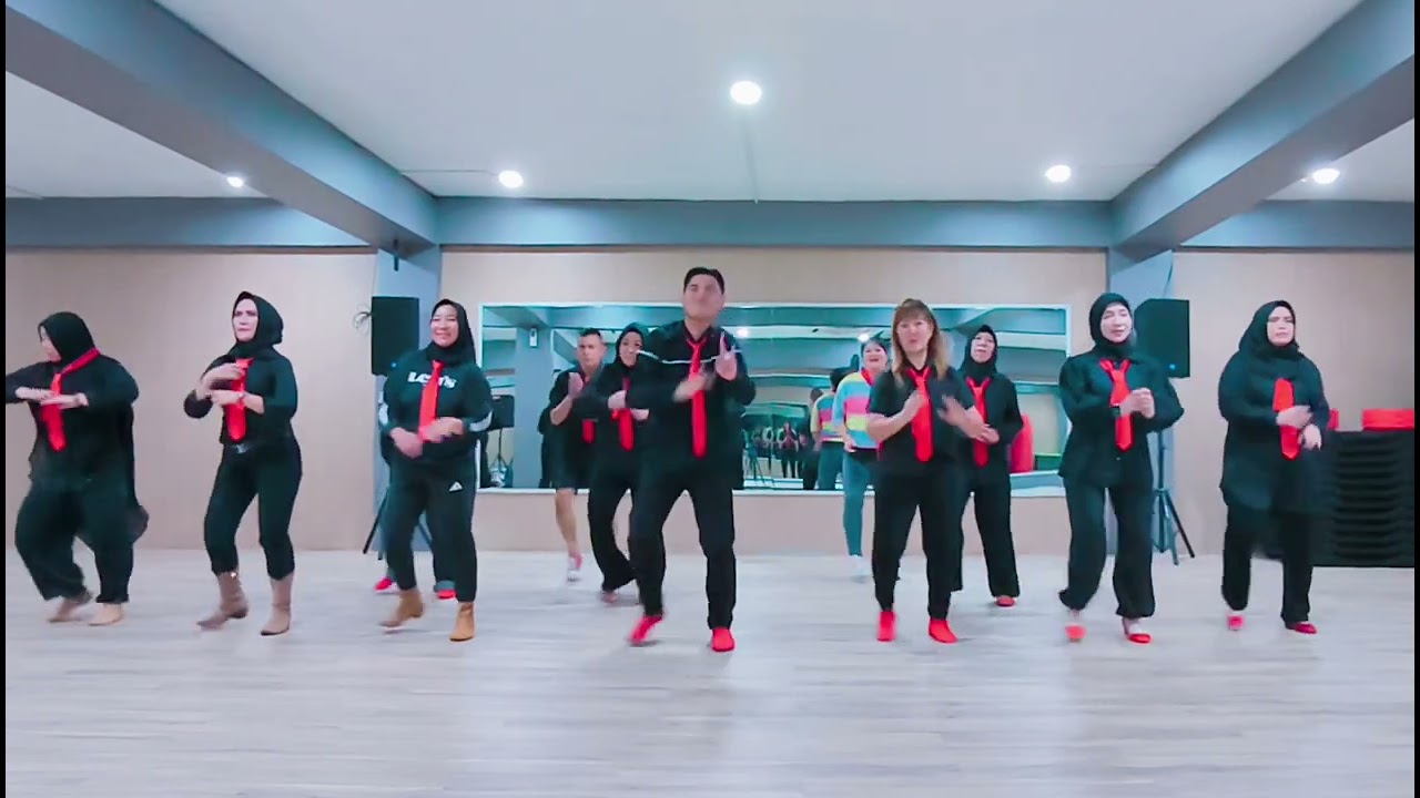 Black & White - Line Dance / Demo by Okami Studio Palembang