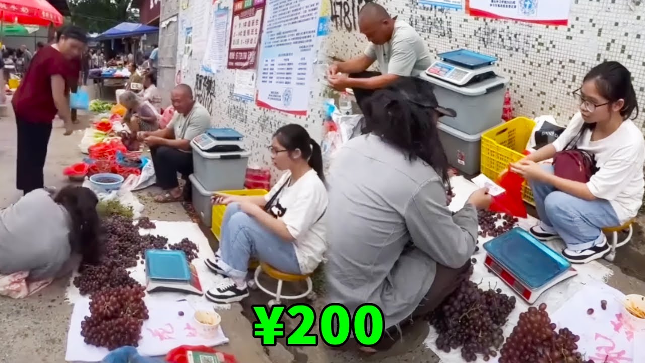 阿義假扮乞丐跌倒測試人心，一群人看熱鬧不肯扶起阿義，善良小女孩看到後扶起阿義幫阿義買米粉！ 【阿義走鄉村】#Farm #tour #drama #正能量