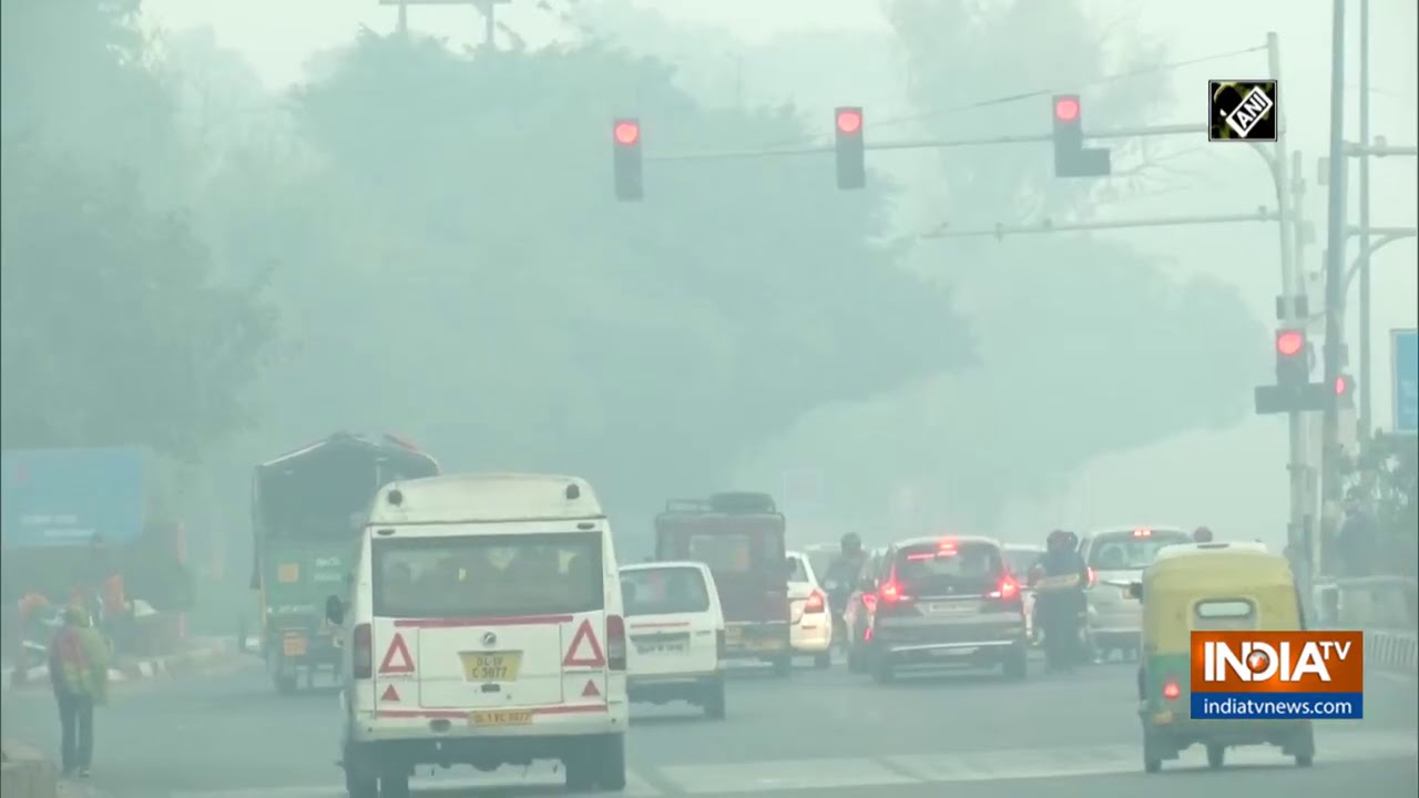 Dense fog engulfs Delhi, temp dips to 5 degree C
