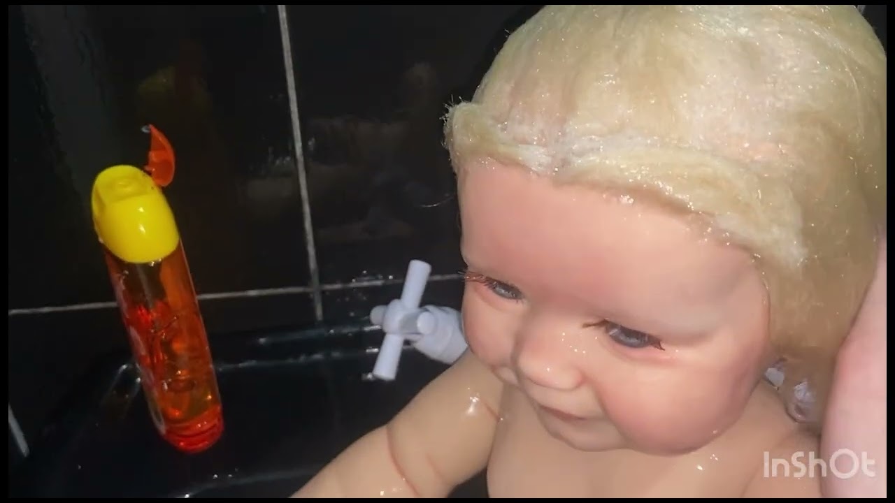 Rotina da bebê Rebron após ela chegar da escola escola . 
