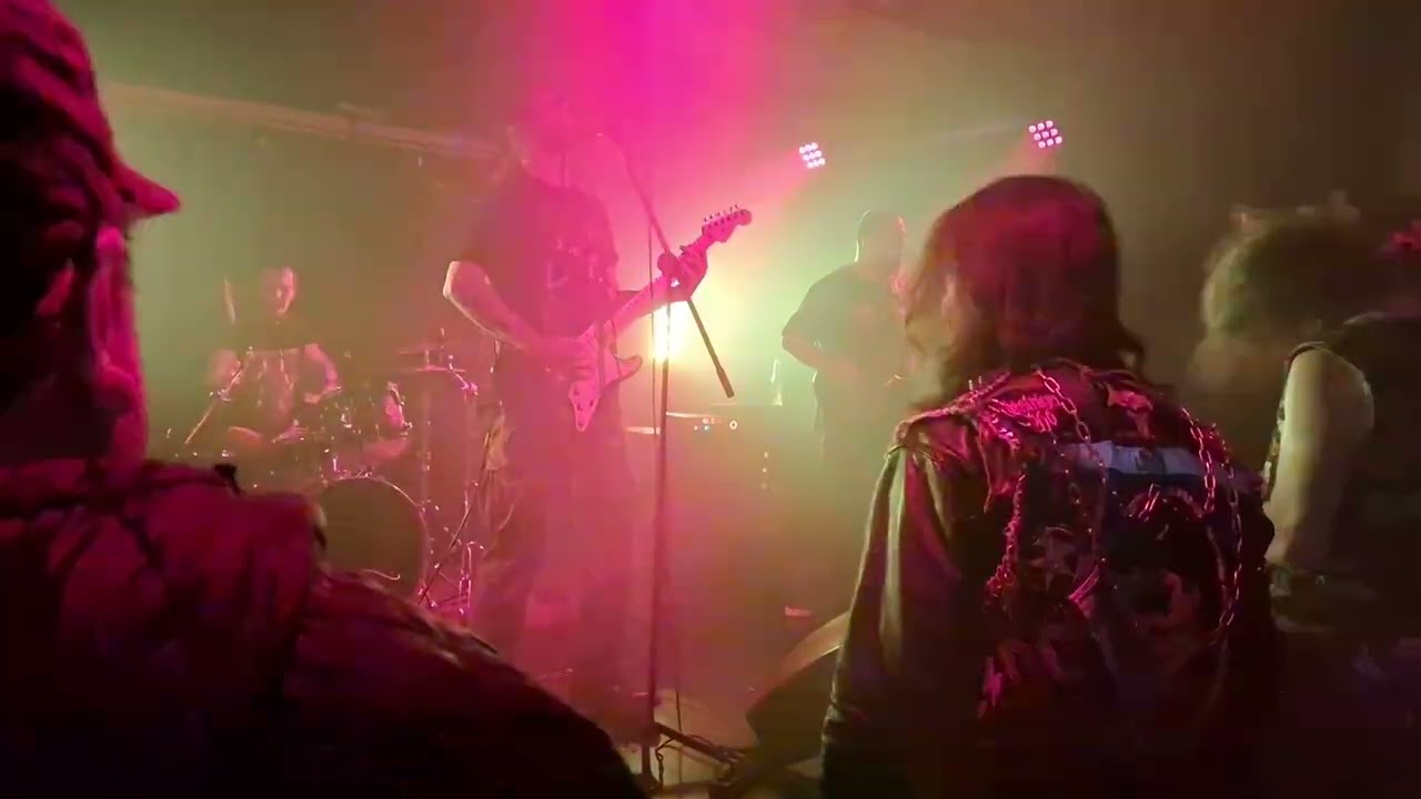 Blind R&auml;ttvisa - TO BUDE DOBR&Eacute; (live PinkWhale)