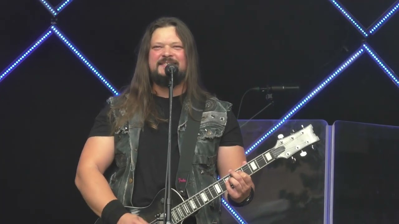 Roko grupė ,, THUNDERTALE'' atlieka dainą ,,Debesys''