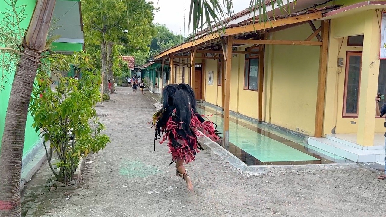 Barongan Seram Ngamuk Ngejar Orang !! Arak Arakan Barongan Galak Keliling Kampung