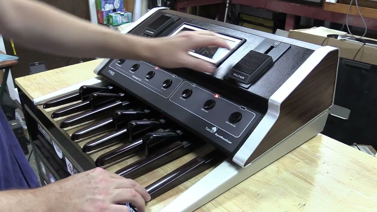 Демонстрация басовой педали Moog Taurus 1 от Майка