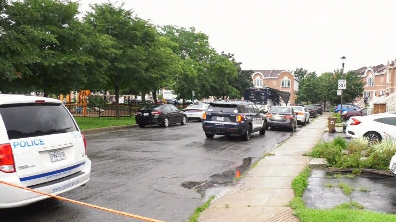 Que. mother and 12-year-old daughter found dead inside home