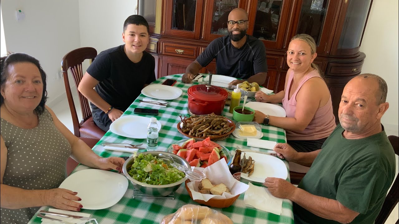 Filhos e netos de Volta ….Almoço …Chicharrinhos Fritos com Molho de Vilão