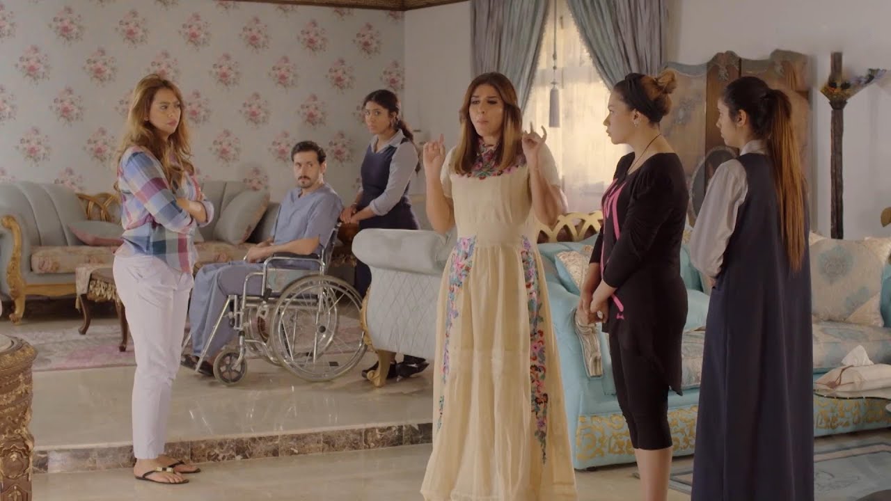 جمعت الكناين عندها بالبيت وبلشت اهانات فيهن