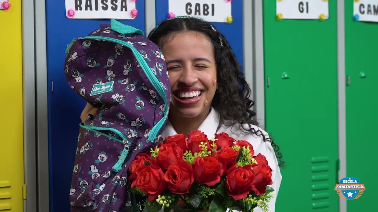 Raissa tem espinhas e vai para escola (Vídeo educativo contra bullying)