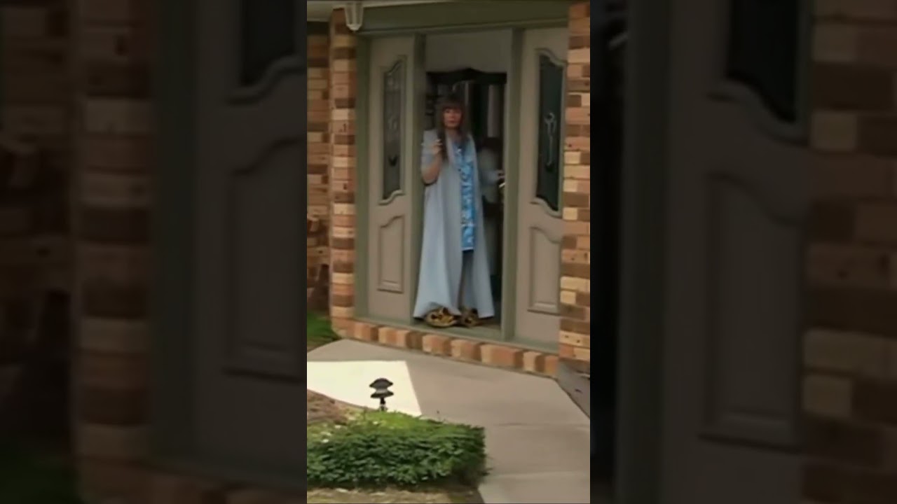 Kath and Kim &ldquo;yes hello!&rdquo; #kathandkim