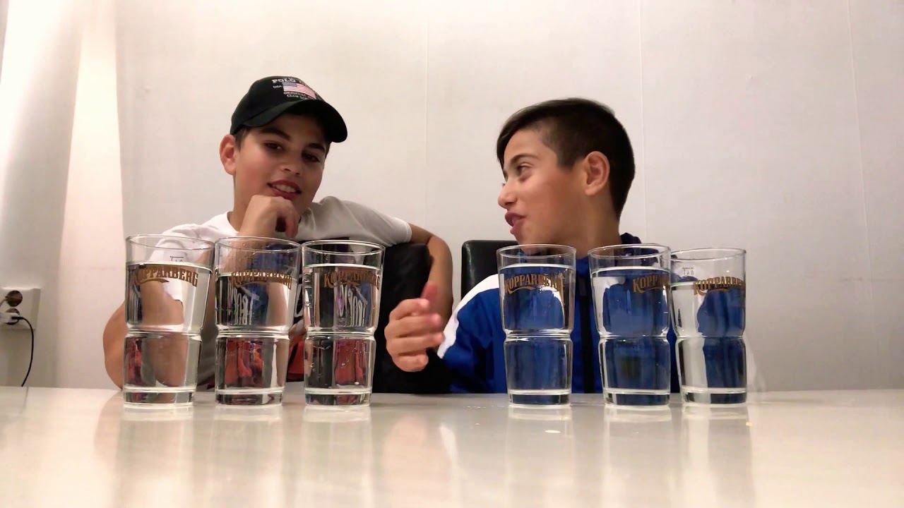 Den som dricker 1,2 liter vatten först vinner. (Han spyr🤮)