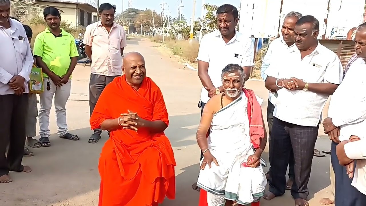 ಶ್ರೀರಂಗಪ್ಪಜ್ಜನ ಮಠದ ಮುಖ್ಯ ಮಹಾದ್ವಾರದ ಭೂಮಿಪೂಜಾ ಶ್ರೀ ಮುಕ್ಕಣ್ಣೇಶ್ವರಮಠದ ಶ್ರೀಶಂಕರಾನಂದ ಸ್ವಾಮಿಗಳಿಂದ ನೆರವೇರಿತು