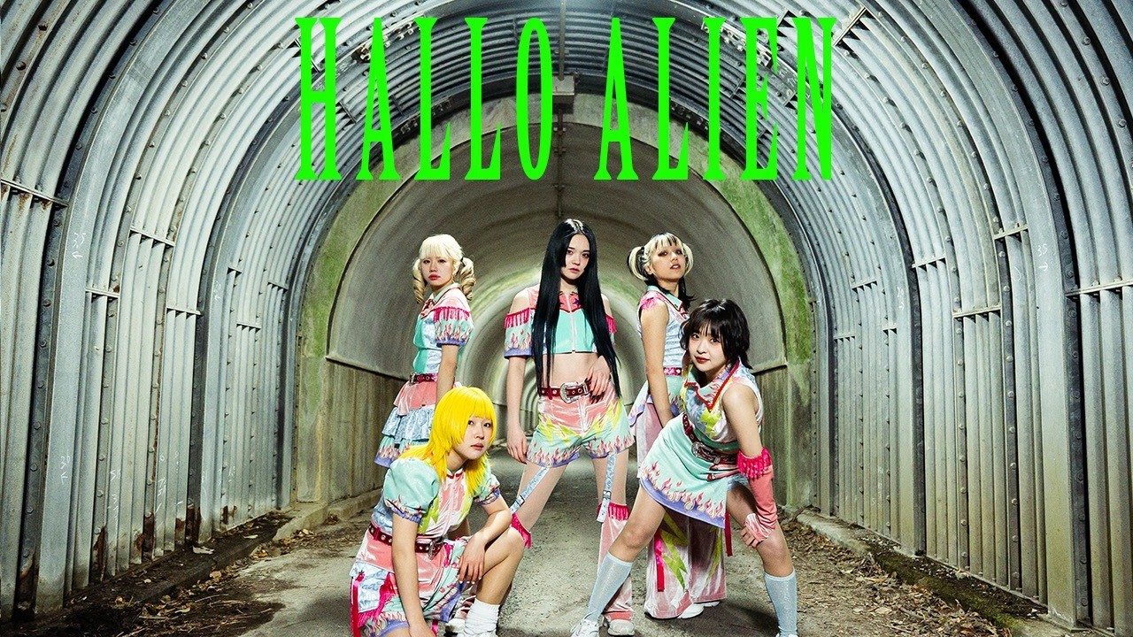 PIGGS / HALLO ALIEN [Official Video]