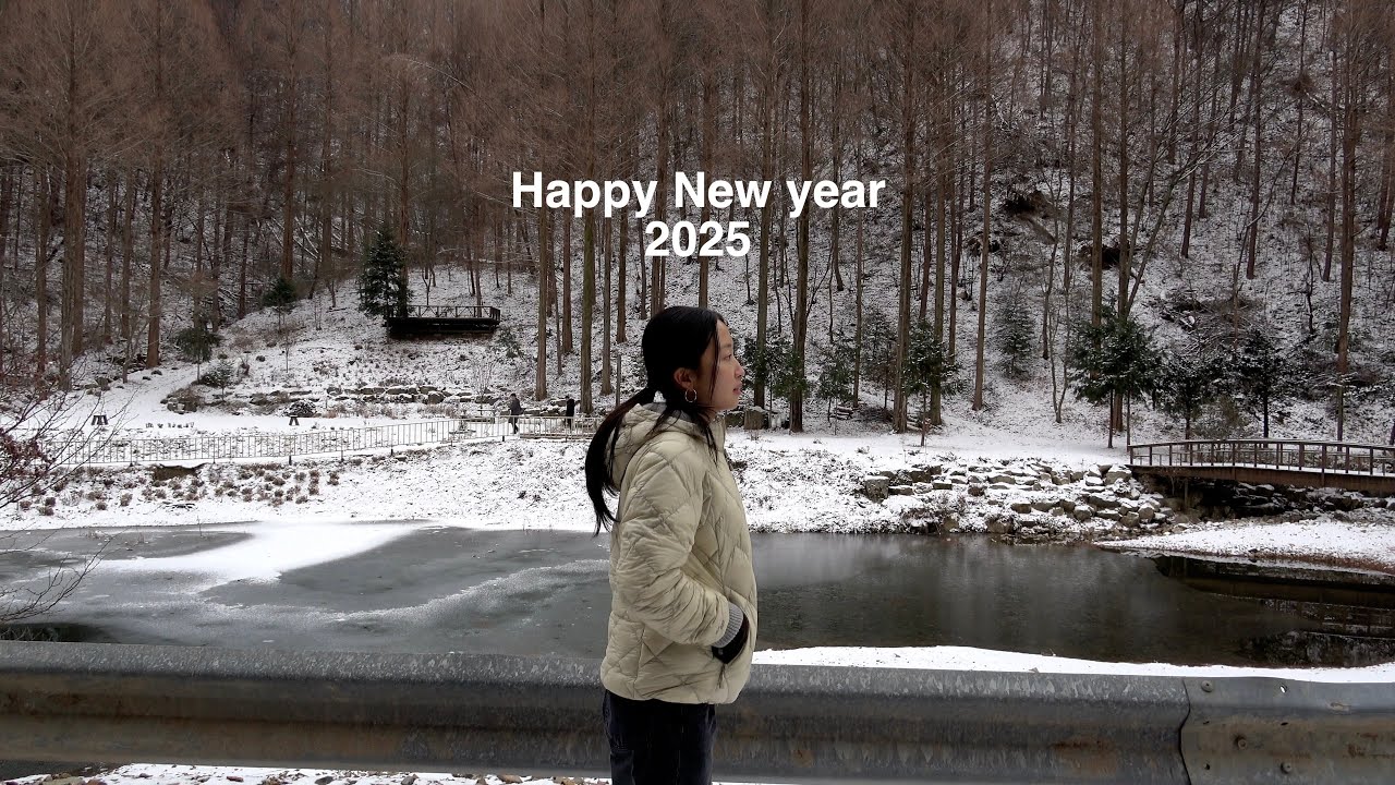 VLOG. 2025 새해가 밝았다. 신년맞이 최애 아이템 소개 (몽벨 패딩,요가복 추천 • • ) , 크리스마스 케이크 만들기!👩🏻‍🍳