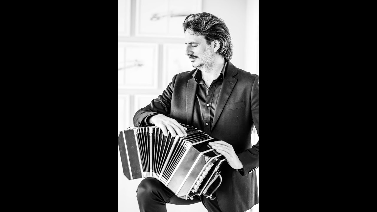 Volver by Carlos Gardel with Pablo Jaurena, bandoneon  | CAMARADA