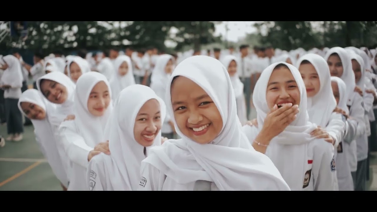 Kelulusan Angkatan ke-17 SMAN 1 MANDE CIANJUR INCANDESCENT GENERATION #trenyearbook #yearbook2025