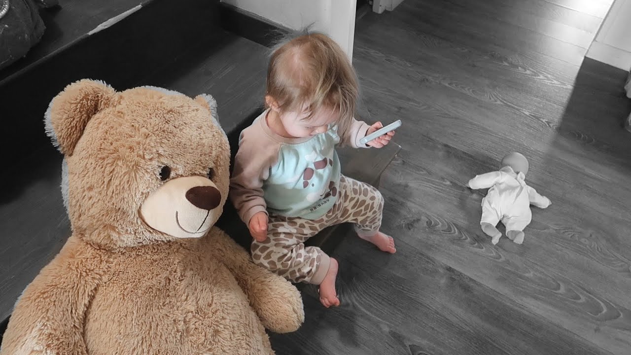 DÉCOUVRE LES PREMIERS PAS DE BÉBÉ 😍 Elle marche trop bien 😍