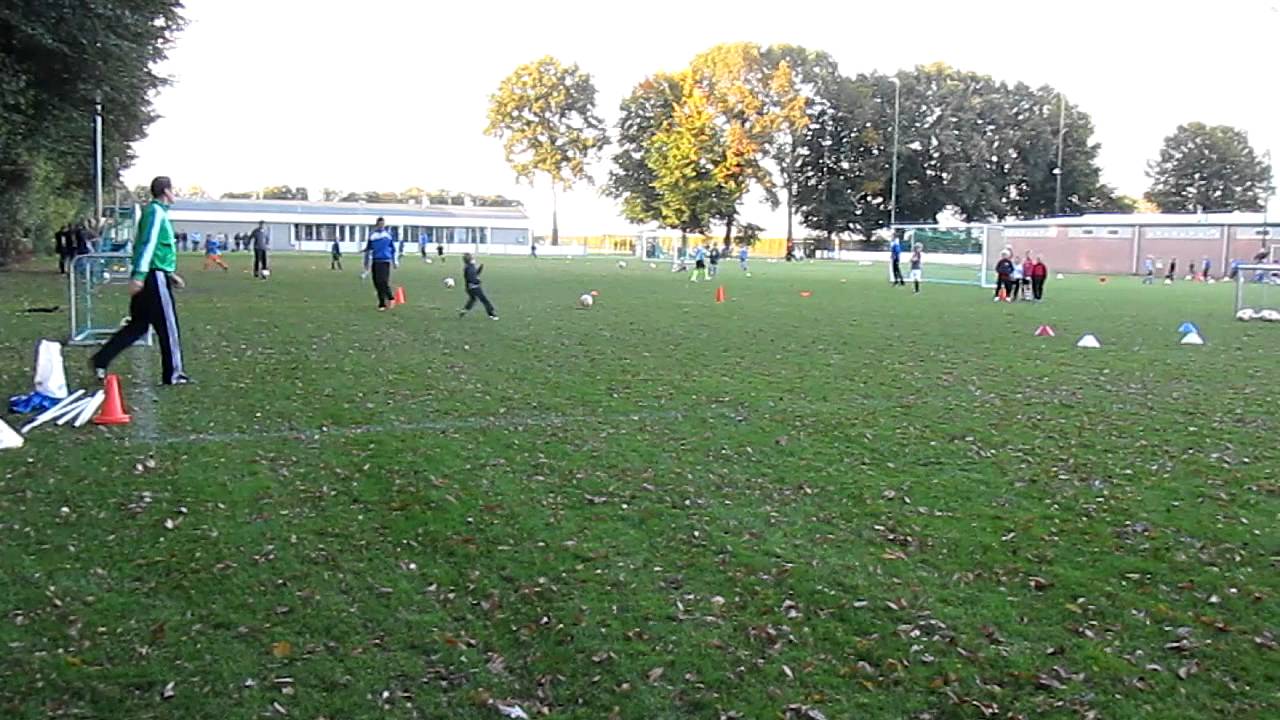 F7 SVS - Training : Hoofd Piet en hulp Piet doen de oefening voor (10 okt 2012)