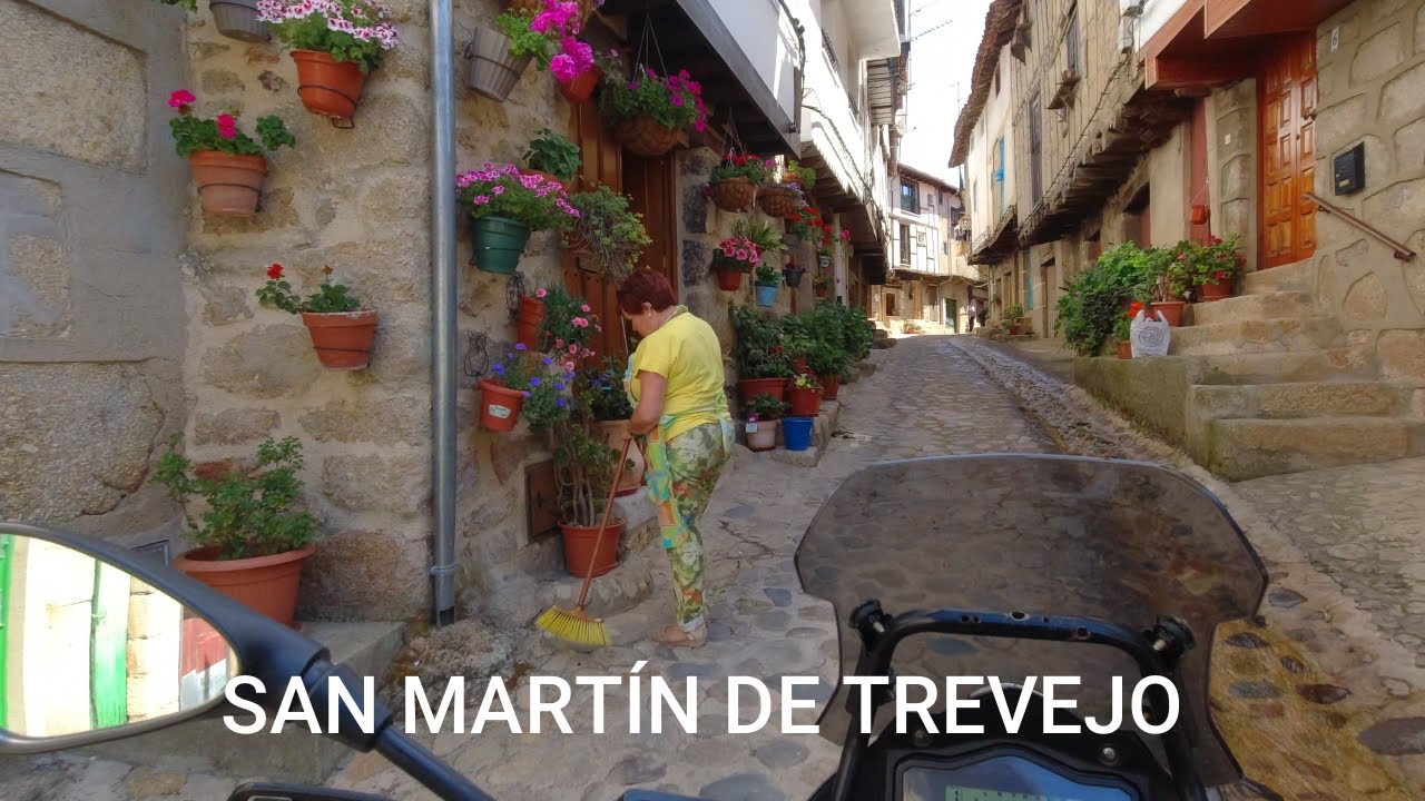 San Martin de Trevejo, uno de los pueblos mas bonitos de España con la benelli trk 251.