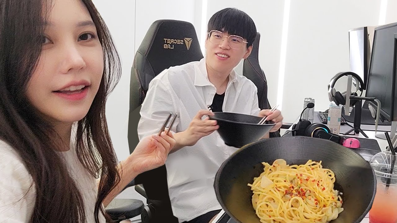 PC방 음식 주문도 모르는 누나와 밥내기빵 (근데 누나 근본은 라면 아닌가요?)