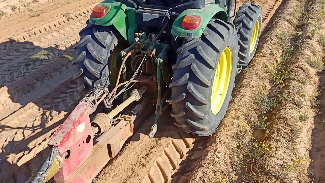 هارفستر  Potato hurvester اله حصاد البطاطس