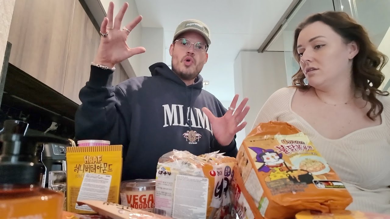 Gregor is jarig en we eten Japanse en Koreaanse snacks | Vloggloss 3384