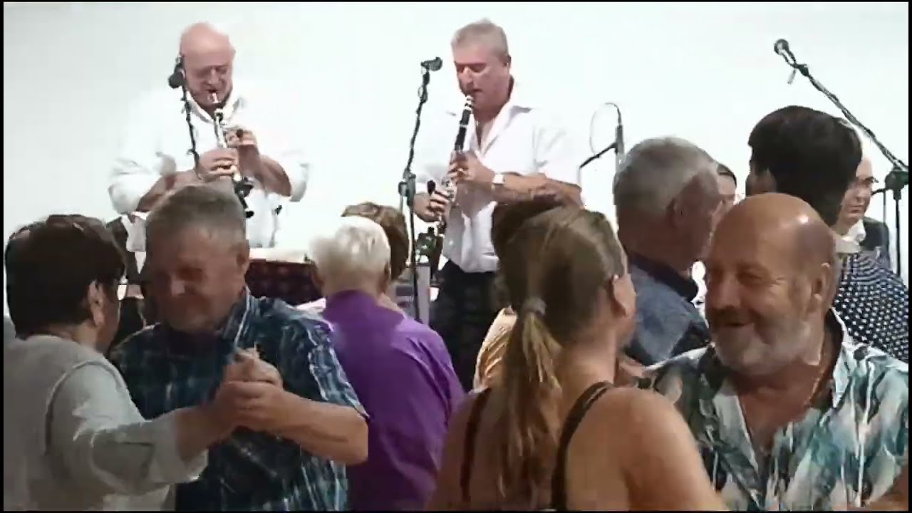 Stožice 12.8.2023 Hrají Babouci