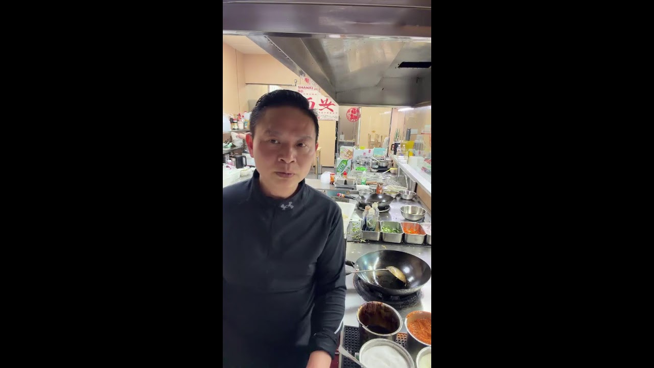 Live broadcast of street food specialties and fruit delicacies
