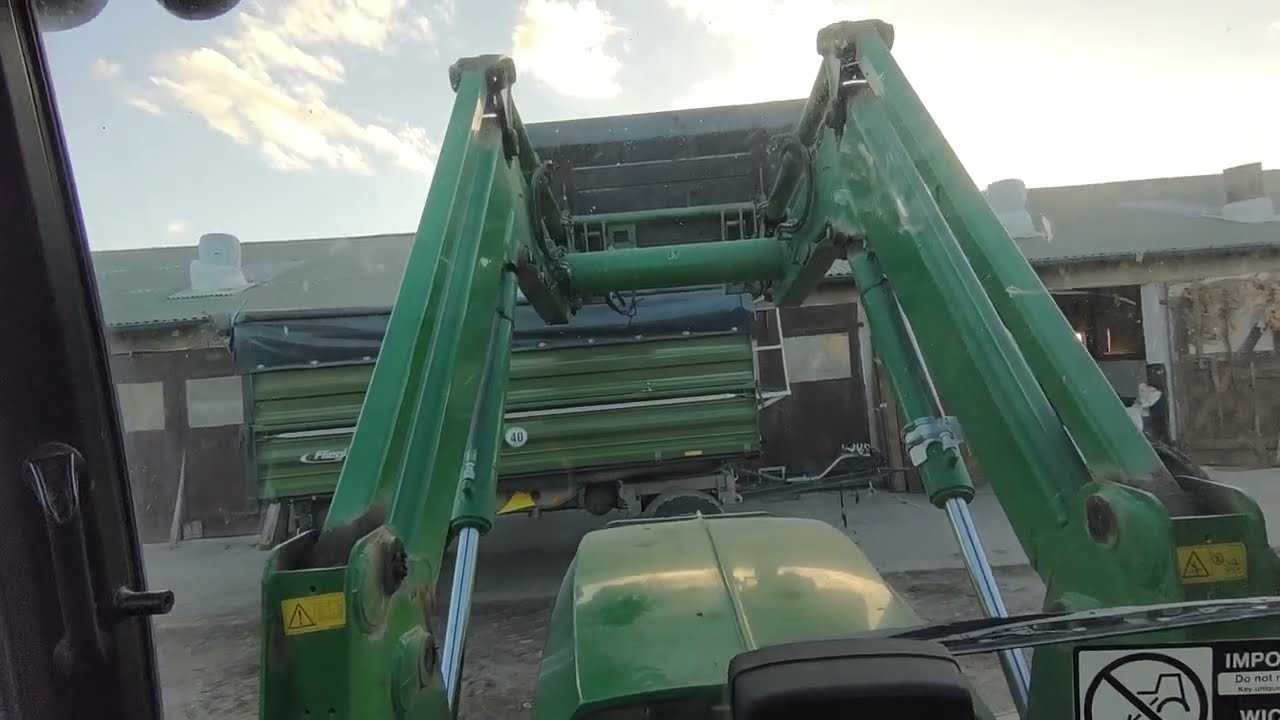 Załadunek rzepaku - sprzedaje ten kto musi bo cena jest niższa niż w żniwa.