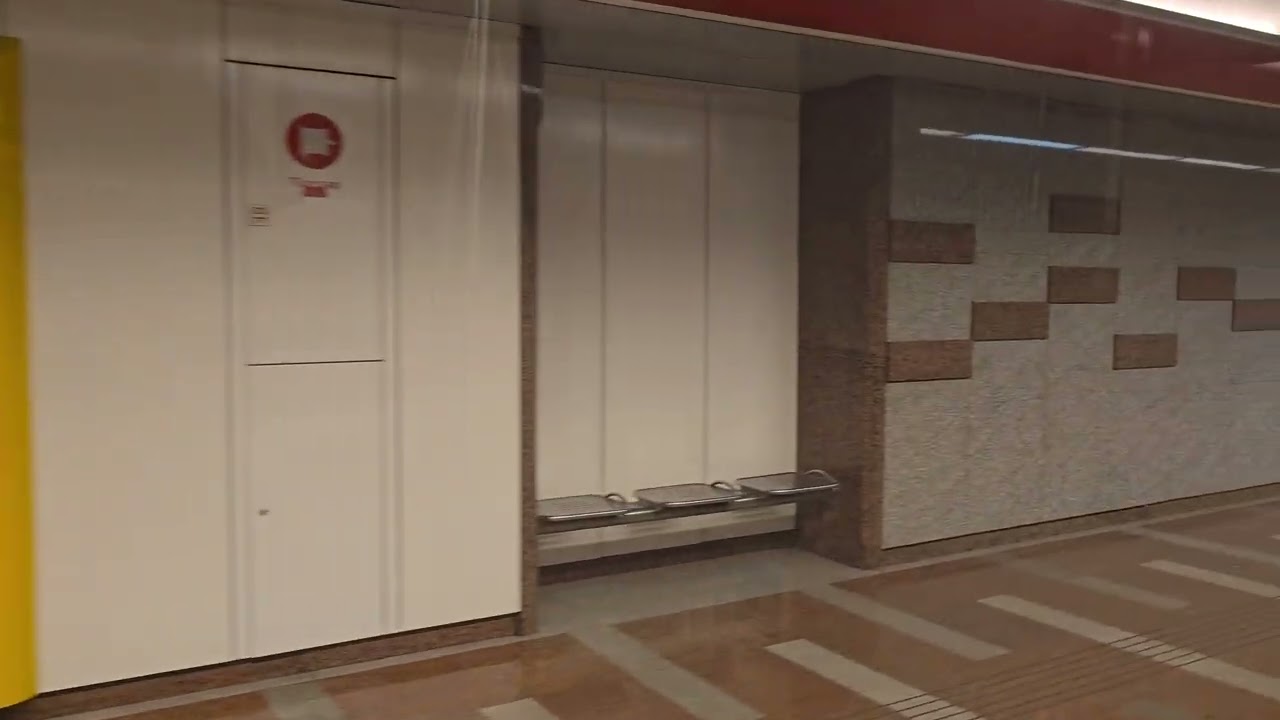 Short journey on Metro line M2 from Deák Ferenc tér to Déli pályaudvar 