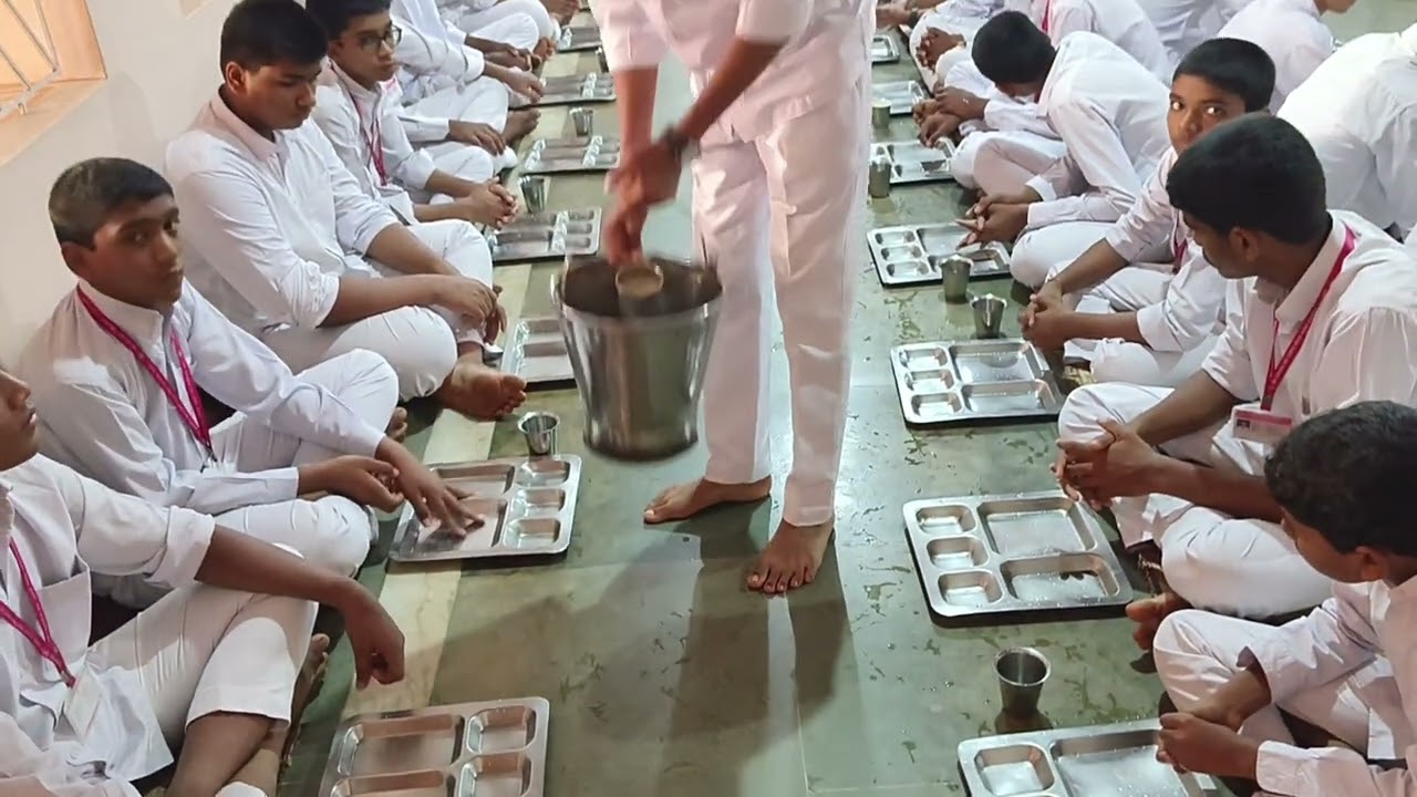 Breakfast time, Sri Sathya Sai Loka Seva Balakuteera, Alike. #saidarshanstudio #hostellife