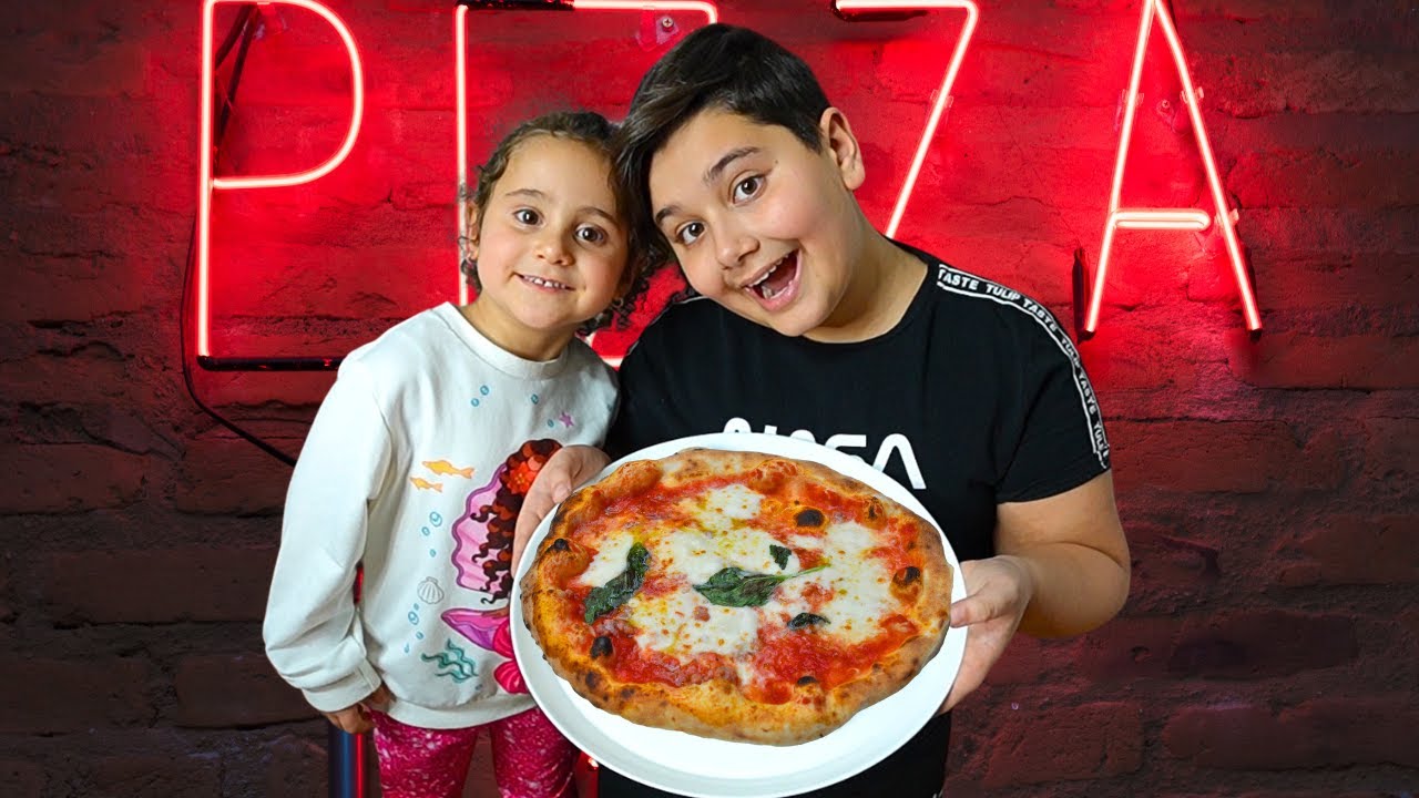 FACCIO LE PIZZE CON NOEMI E MANU! *pizza challenge*
