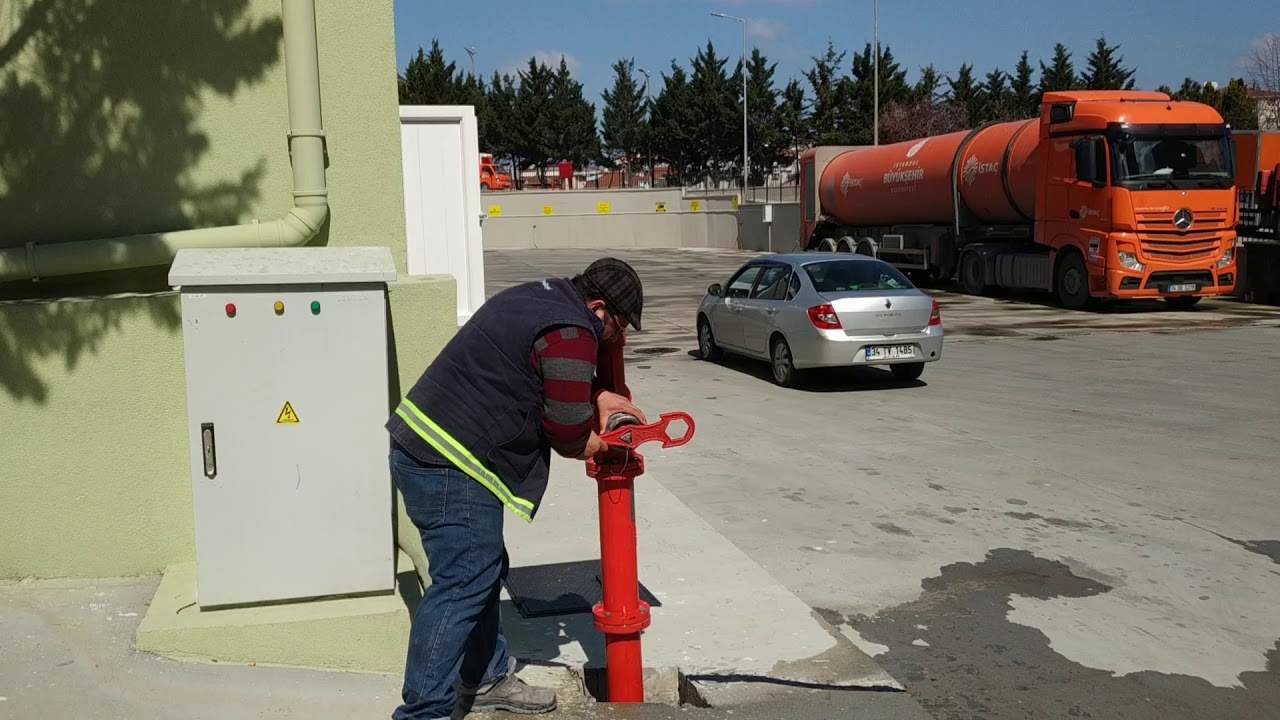 Yangın hidrantı kullanımı (sahra tipi yangın dolabı)