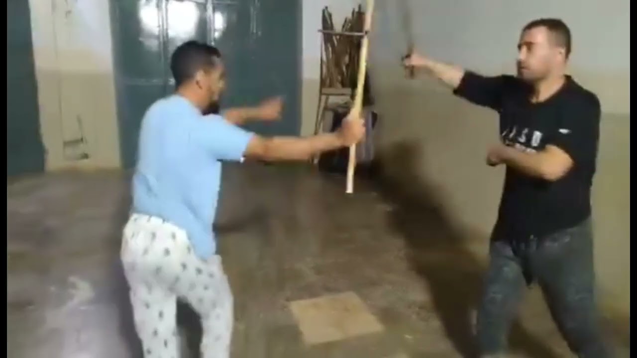لعب قمة و احترافية العصا التقليدية مع الشيخ لخضر شطيبو  Algérienne Traditionnelle Combat Stick 🇩🇿