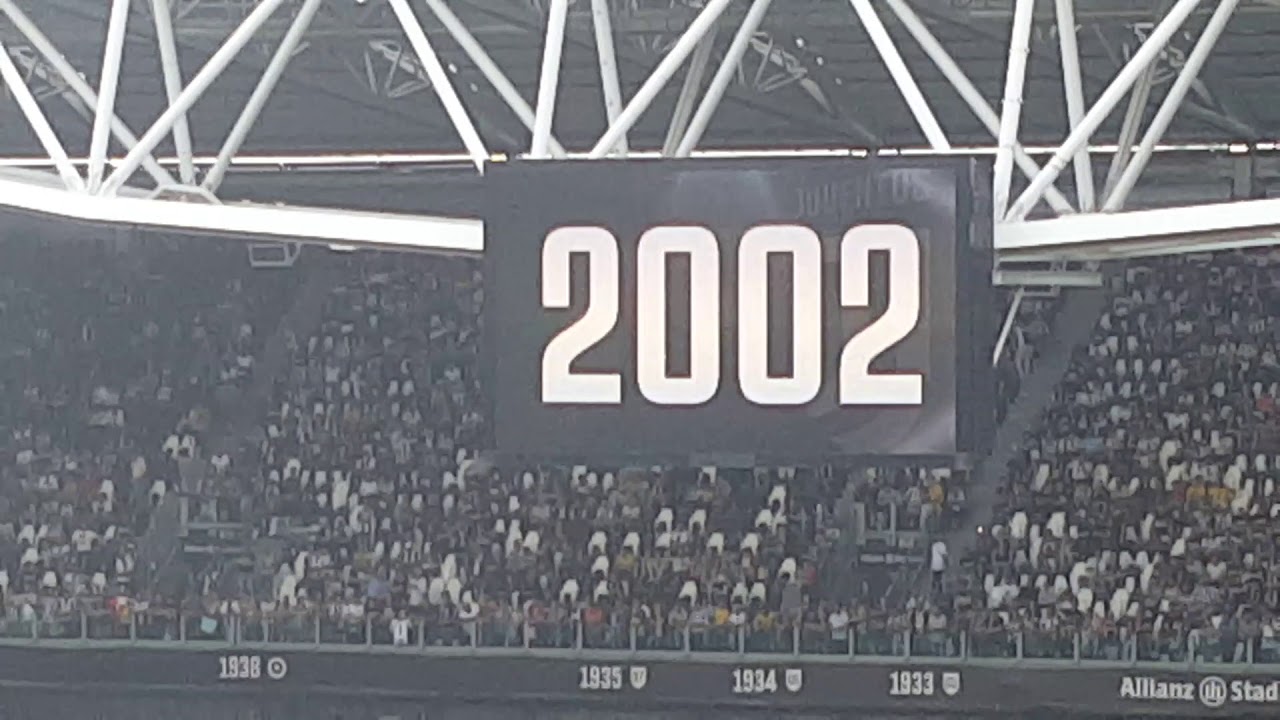 JUVENTUS - VERONA durante il riscaldamento vengono fatti ascoltare tutti gli inni della juve