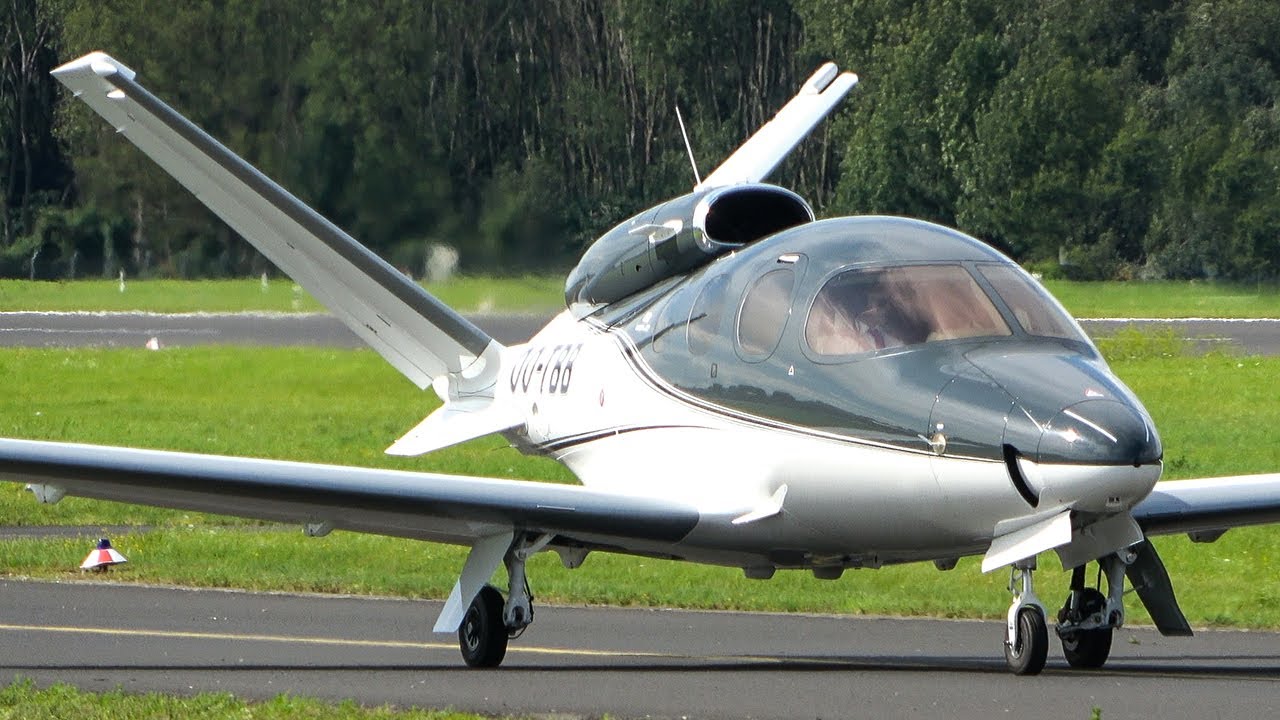 THE WEIRDEST PLANE in the world? CIRRUS SF50 with an ENGINE on top of the plane (4K)