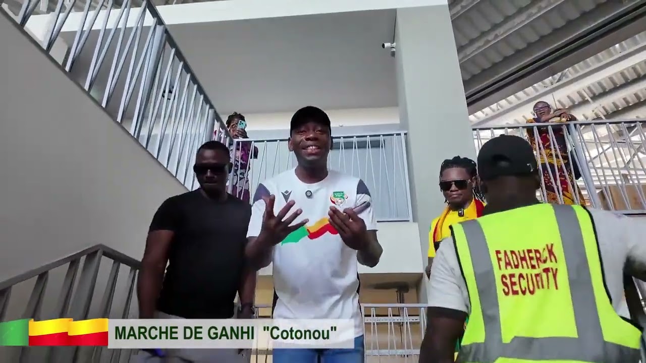 Général Makosso visite un marché de Cotonou (Bénin)
