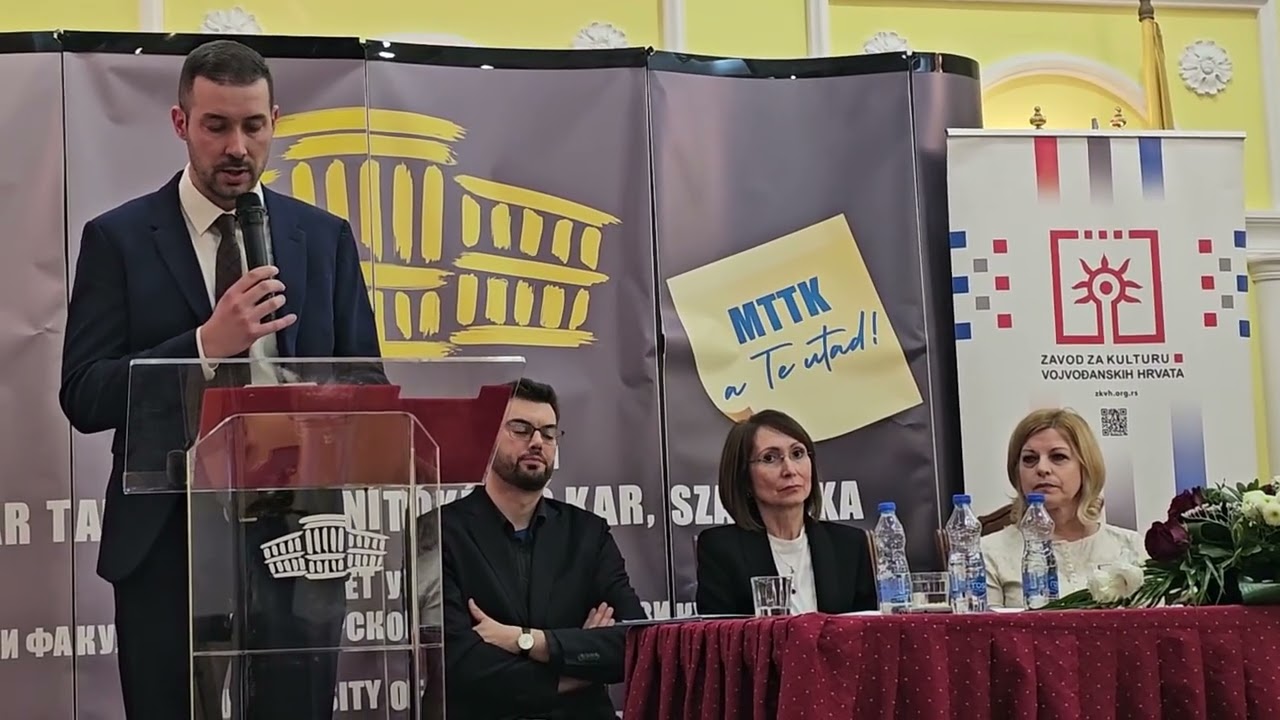 Josip Bako pozdravlja goste na predavanju o Titusu Mačkoviću