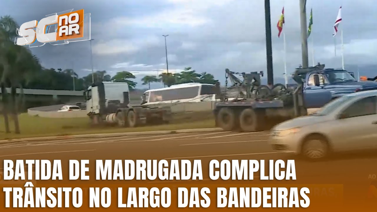 Caminhão bate no Largo das Bandeiras e trânsito fica lento em Florianópolis