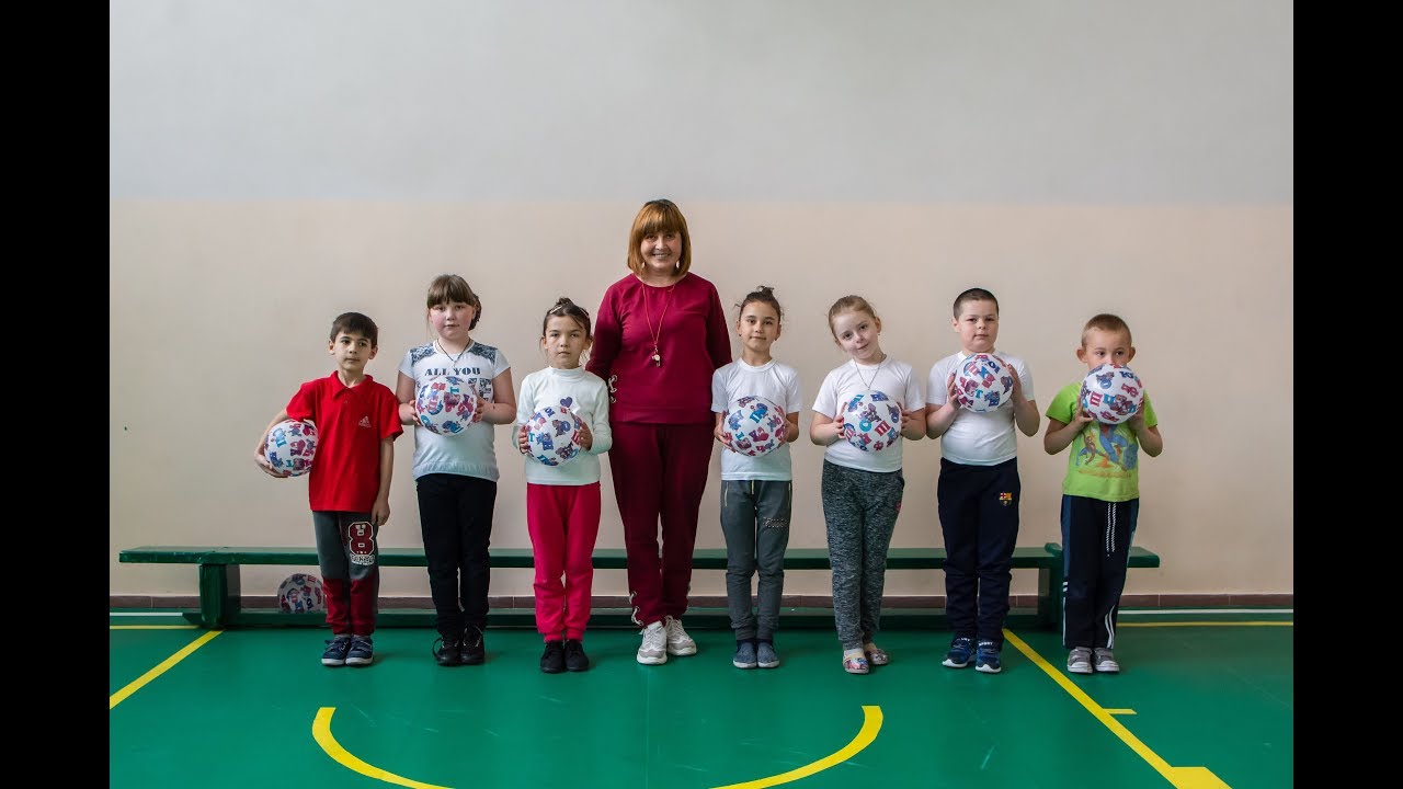Урок фізичної культури у 2 класі с.Синьків