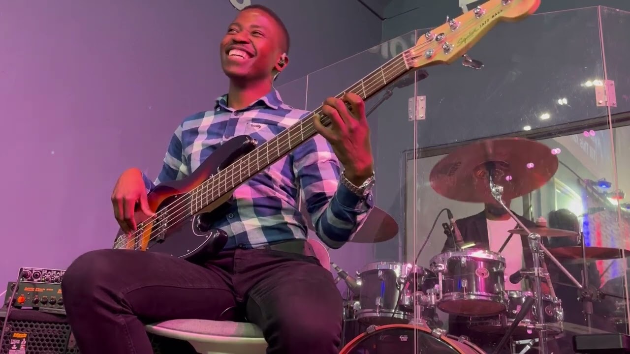 Moy’Oyingcwele- Band at Church Service